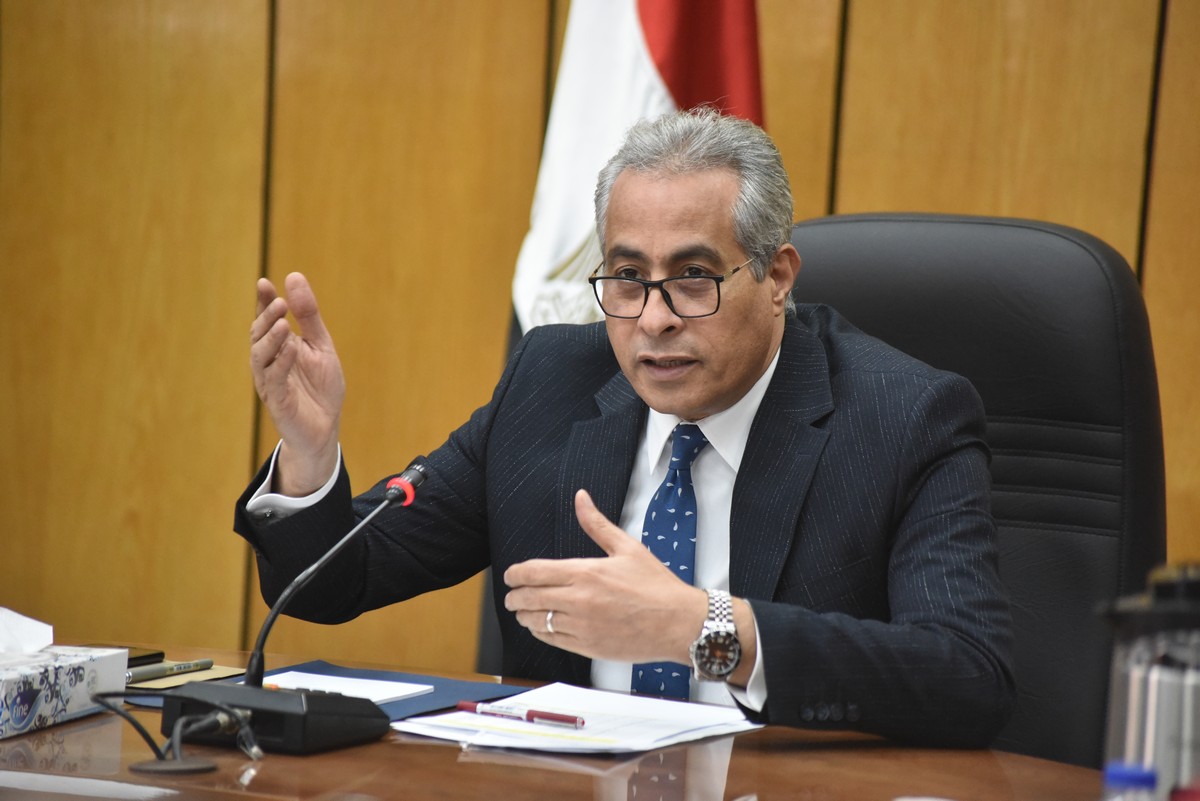 وزير القوى العامله 